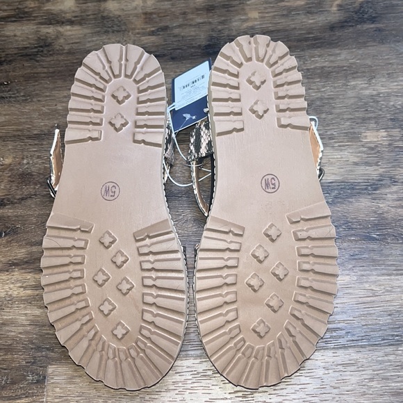 NWT Universal Threads Annika Platform Sandals Multiple Sizes - Picture 5 of 7